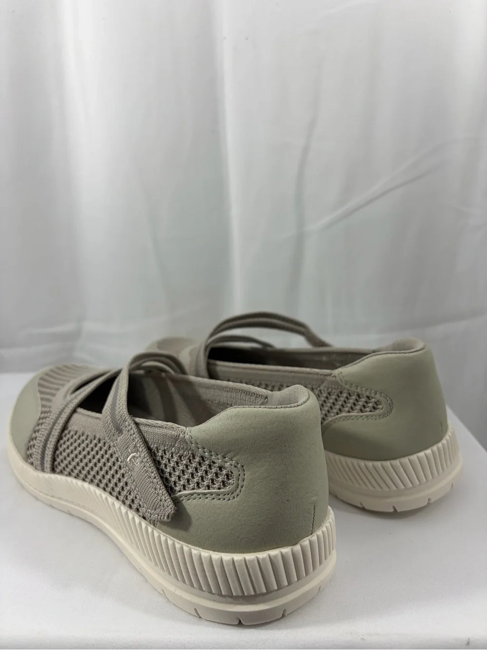 NWT Easy Spirit Women’s Size 8 Neutral Taupe Mesh Mary Jane Athletic Shoes